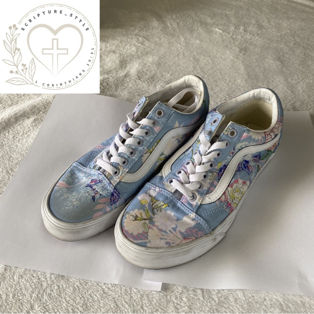 Vans Cream and Light Blue Low-Top Sneakers